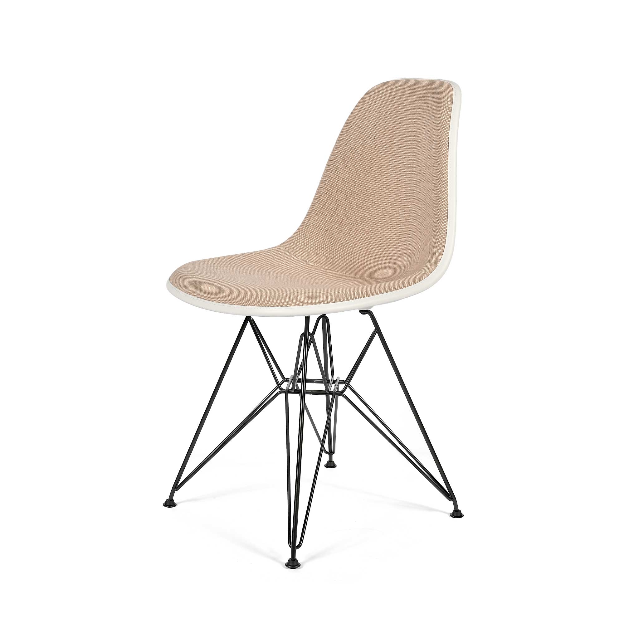 Eames%20Plastic%20Side%20Chair%20DSR,%20Light%20Oak image 3